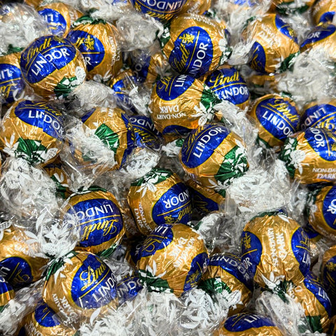 LINDOR Oatmilk Dark Chocolate Truffles Bulk Value Bag Lindt