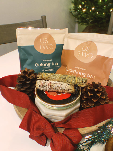 Oolong Tea and BaoZhong Tea Traditional Taiwanese Tea Set Us Two Tea